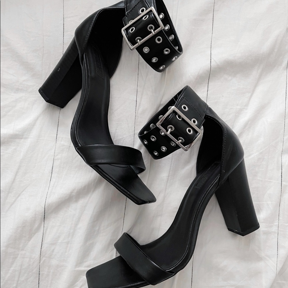 Forever21 High Heels Women size 8.5 Black Ankle Strap Grommet Open Toe Shoes